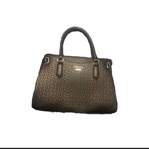 BRAND NEW Guess Hand Bag 
Multiple pockets
Lots of space
